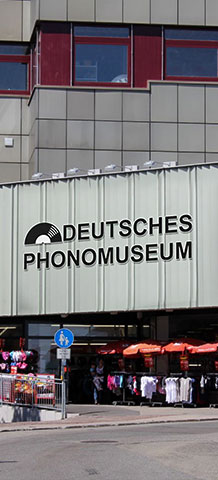 Eingang und Logo des deutschen Phonomuseums